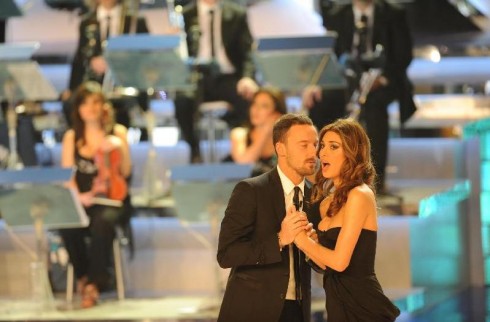 CIAK SI CANTA: DOMANI UN NUOVO REGOLAMENTO E TANTI OSPITI. BELEN E FACCHINETTI RIUSCIRANNO A FRONTEGGIARE SQUADRA ANTIMAFIA?