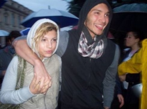 FERMI TUTTI! VERISSIMO ANNUNCIA CHE EMMA MARRONE E STEFANO DE MARTINO SONO TORNATI INSIEME. PAPARAZZATI A MILANO MENTRE SI BACIANO.