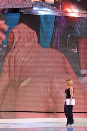 ISOLA DEI FAMOSI: QUELLI CHE… IL BISCOTTO LO INZUPPANO NEL BUON BRODO (DI ‘GALLINA VECCHIA’)