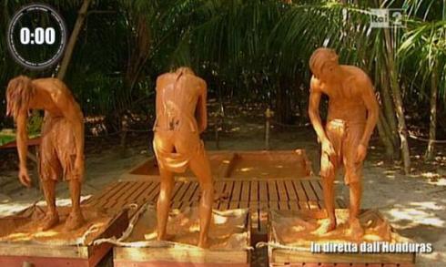 ISOLA DEI FAMOSI 8: ELEONORA BRIGLIADORI E’ SMUTANDATA (FOTOGALLERY)