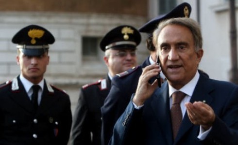 CASO RUBY, LA PROCURA “SCAMBIA” EMILIO FEDE CON LELE MORA. IL GIORNALISTA CHIEDE L’ARCHIVIAZIONE