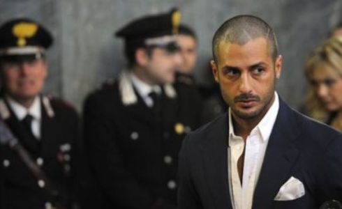 FABRIZIO CORONA CONDANNATO A QUATTRO ANNI DI RECLUSIONE.