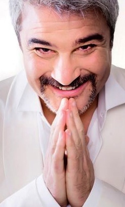 ME LO DICONO TUTTI: PINO INSEGNO AL SABATO SFIDA ITALIA’S GOT TALENT. TRA GLI OSPITI ELISABETTA GREGORACI