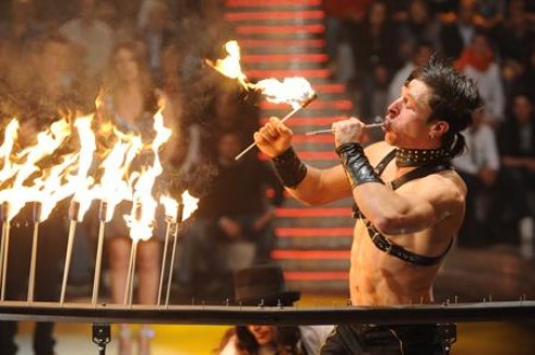 ASCOLTI TV DI GIOVEDI 21 APRILE 2011: LO SHOW DEI RECORD A 5.2MLN E IL 22.7% INSEGUITO DA ANNOZERO (19%) E UN MEDICO IN FAMIGLIA (18.6%)