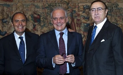 CENTOCINQUANTA AFFONDA E CHIUDE IN ANTICIPO. BAUDO SPUTA A UN AUTORE, VESPA LASCIA LA TRASMISSIONE PER COLPA DI SANTORO