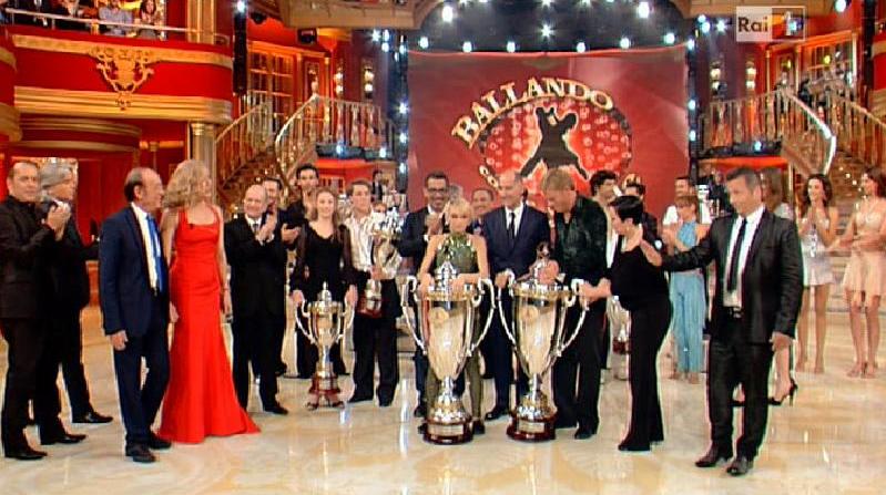 ASCOLTI TV DI SABATO 30 APRILE 2011: LA FINALE DI BALLANDO CONQUISTA 6,5 MLN (32.45%). MALE GLI APPUNTAMENTI CON GIOVANNI PAOLO II: CANALE 5 AL 12.48%, RAI 2 AL 5.4%, RETE 4 AL 4%
