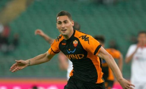 ASCOLTI SATELLITE DI DOMENICA 1 MAGGIO 2011: SOLO 790.000 SPETTATORI PER IL POSTICIPO BARI-ROMA NEL PRIMO GIORNO CON I ‘DATI DIFFERITI’.