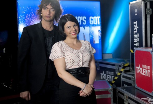 IL TELECOMANDO, LA GUIDA TV DI DM: 7 MAGGIO 2011. RAI 1 CON ‘ME LO DICONO TUTTI’ SFIDA LA PRIMA SU CANALE 5 DI ‘ITALIA’S GOT TALENT 2’