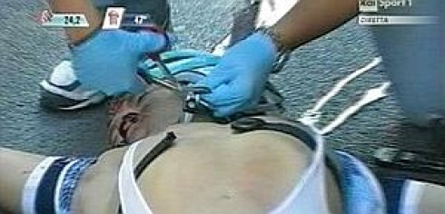 TRAGEDIA AL GIRO D’ITALIA: IL CICLISTA BELGA WEYLANDT MUORE DOPO UNA CADUTA.