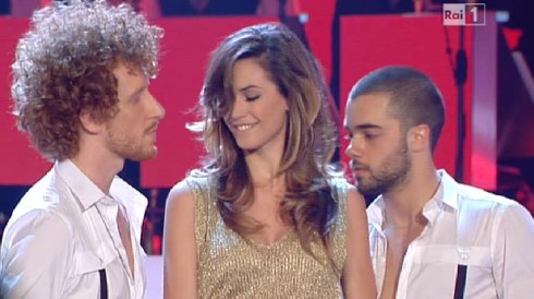 LASCIAMI CANTARE: NESSUNA NOVITA’, TANTA APPROSSIMAZIONE.