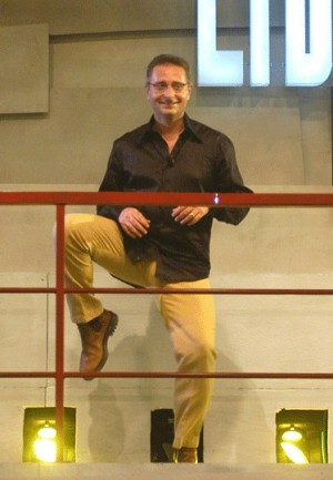 AVANTI UN ALTRO: IL NUOVO PRESERALE DI CANALE 5 TRA DIALETTI E CONTRARI.