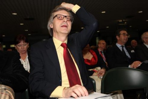 IL MIO CANTO LIBERO: SECONDO LORENZA LEI LA PUNTATA SU DIO ‘NON S’HA DA FARE’, LO SHOW DI SGARBI SLITTA AL 25 MAGGIO.