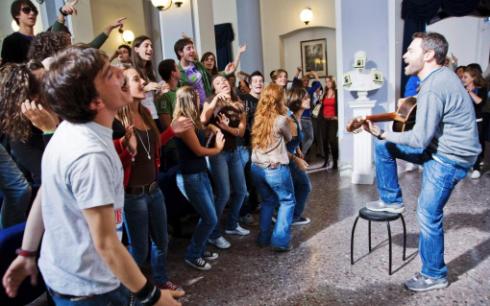 I LICEALI 3: DOPO TANTI RINVII TORNANO QUESTA SERA CON UN CAST RINNOVATO LE AVVENTURE DEL LICEO COLONNA