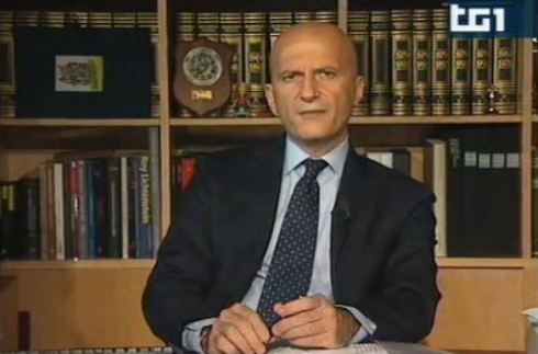 TG1, MINZOLINI DENUNCIA “MANGANELLATE MEDIATICHE”. POI ALLUDE A SANTORO: NON ACCETTO LEZIONI DAI MASANIELLI (VIDEO)