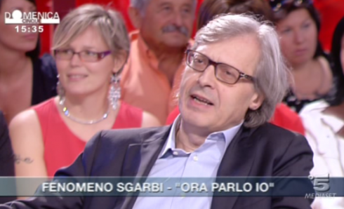 VITTORIO SGARBI A DOMENICA CINQUE: “IO NON POSSO CONDURRE, LO TROVO MORTIFICANTE. CECCHI PAONE SAREBBE STATO IL CONDUTTORE GIUSTO”.