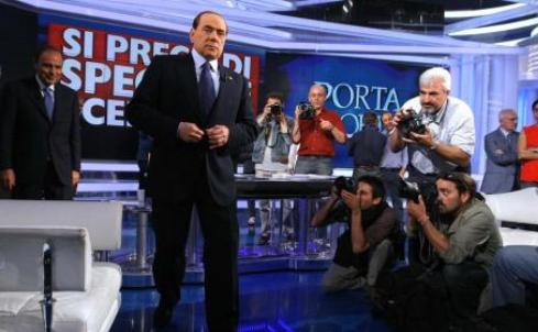 PORTA A PORTA, BERLUSCONI ACCUSA: “CONTRO DI NOI UN BLOCCO MEDIATICO TERRIFICANTE”. IL CAV PENSA AL PIANO B PERCHE’ IL SUO ‘REALITY’ NON FINISCA