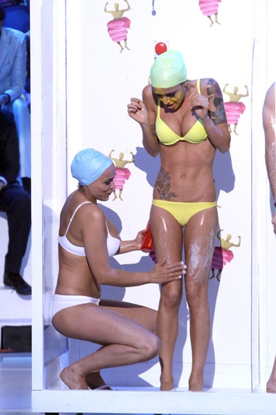 UMAN TAKE CONTROL: VERONICA CIARDI SUPERSTAR. PER GLI ALTRI SOLO LE BRICIOLE