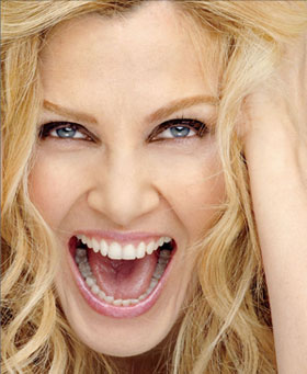 BOOM! LORELLA CUCCARINI CONFERMATA A DOMENICA IN. BALIVO FUORI.