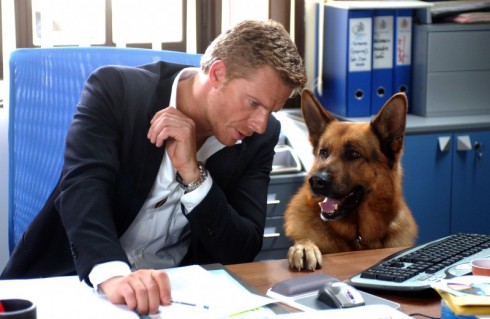 ASCOLTI TV DI MARTEDI 19 LUGLIO 2011: REX VINCE CON IL 16.85%, CANALE 5 AL 13%, TABLOID AL 9.18%. ESTATE IN DIRETTA SFIORA IL 20% E SUPERA LA BISLACCA. LO SPECIALE TG5 SU MURDOCH AL 10%