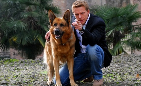 ASCOLTI TV DI MARTEDI 12 LUGLIO 2011: REX (3,3MLN – 16.7%) BATTE ASCOLTA IL TUO CUORE (15.1%). BENE RAI2, TABLOID (1,3MLN – 8.1%) FANALINO DI CODA