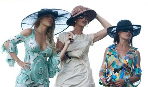 ANGELI E DIAMANTI: SU CANALE 5 ARRIVA LA FICTION DAI MILLE RINVII