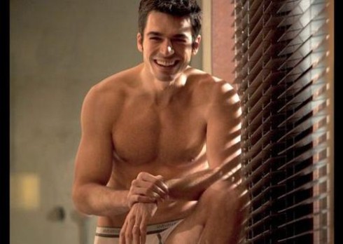 Colpi di sole: Luca Argentero ancora in pole per Le Iene, Gerardo Gredo direttore del Tg2?