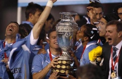 ASCOLTI SATELLITE DOMENICA 24 LUGLIO 2011: BENE LA FINALE DI COPPA AMERICA (690.000 – 3.5%) E L’ENNESIMO PASSAGGIO DI ‘CADO DALLE NUBI’ A QUOTA 300.000