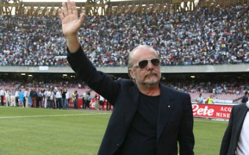 BARCELLONA-NAPOLI IN PAY PER VIEW A 10 EURO SU SKY E PREMIUM: DE LAURENTIIS ‘SPECULA’ SULLA PASSIONE DEI SUOI TIFOSI