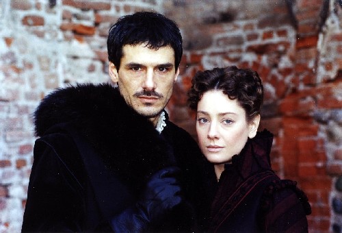 ASCOLTI TV DI VENERDI 19 AGOSTO 2011: VINCE LA MONACA DI MONZA (15.55%) TALLONATA DA NCIS. SOLO L’11.9% PER ‘O PROFESSORE