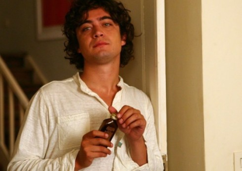 IL SEGRETO DELL’ACQUA: RICCARDO SCAMARCIO TORNA IN TV NEI PANNI DI UN COMMISSARIO DI POLIZIA