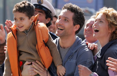 ASCOLTI TV DI LUNEDI 8 AGOSTO 2011: IL BAMBINO SULL’ACQUA (16.3%) SUPERA PRIMA O POI MI SPOSO (14.77%). SI CONFERMA IL SUCCESSO DELLA COBRA 11 (12.1%)