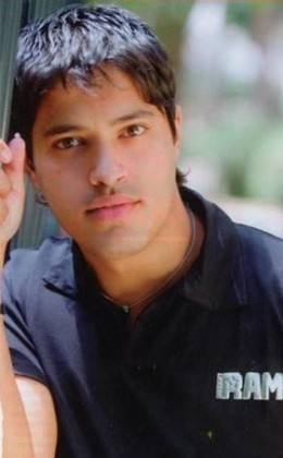 MILO CORETTI CONTRO FACCHINETTI: “HA DIMOSTRATO TUTTO TRANNE CHE ESSERE UN PRESENTATORE. TORNASSE A CANTARE CHE E’ MEGLIO”