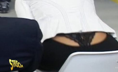 STRISCIA LA NOTIZIA: IL PERIZOMA DI PIZZO DELLA MARCEGAGLIA. SATIRA O FANGO?