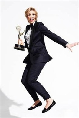 EMMY AWARDS 2011: LA 63^ EDIZIONE STANOTTE SU SKY UNO. LA MINISERIE MILDRED PIERCE E MAD MEN I PIU’ NOMINATI