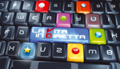 BUON POMERIGGIO ITALIA, L’ANTEPRIMA DELLA VITA IN DIRETTA CHE SEMBRA CASA DI PAOLA (C’E’ PURE LA DE DENARO)