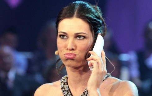 Il ‘cammello’ della Arcuri, Le Iene e il Caimano. Anche Manuela finisce nelle intercettazioni con Silvio