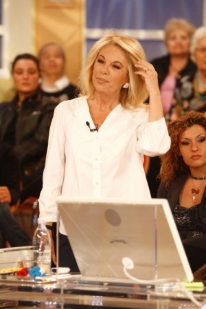 RITA DALLA CHIESA A DM: OK, INIZIO IO. RINUNCIO ALLE LUCI SPARATE. NON ME NE FREGA NIENTE DELLE RUGHE!