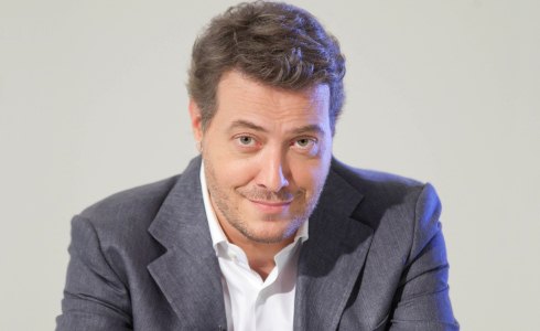 CORRADO GUZZANTI NEI PANNI DI GIULIO TREMONTI STASERA SU SKYUNO (VIDEO)