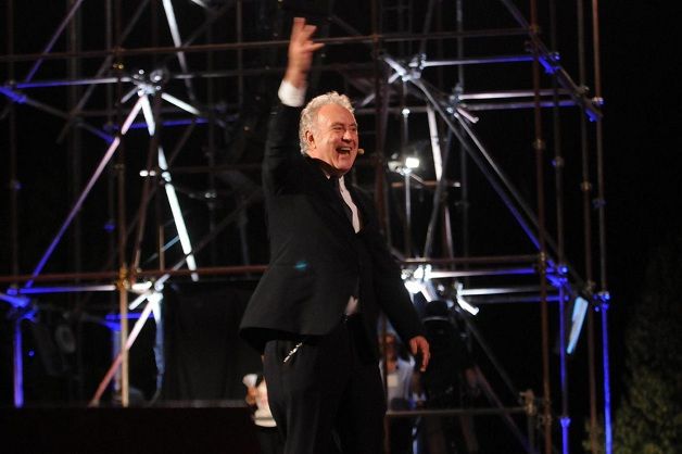 COMIZI D’AMORE E’ LABORIOSO MA VA AVANTI. IN ONDA DA OTTOBRE A DICEMBRE?