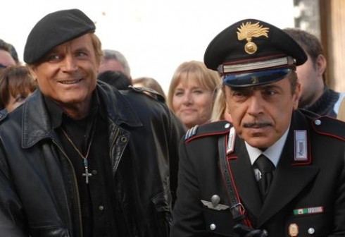 ASCOLTI TV DI GIOVEDI 27 OTTOBRE 2011: DON MATTEO STRAVINCE, IO CANTO SOTTO IL 16%. LA7 IN PRIME TIME SUPERA RAI3, ITALIA1 E RETE4. I FUNERALI DI MARCO SIMONCELLI SEGUITI DA 5.8MLN (42%) TRA RAI2 E ITALIA1