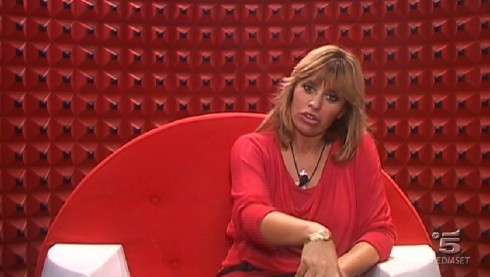 GRANDE FRATELLO 12: ALESSANDRA MUSSOLINI CONTRO LA MAMMA ‘NUDA’
