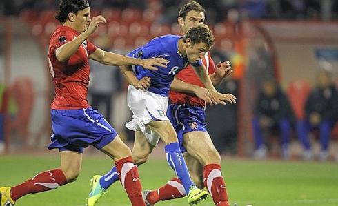 ASCOLTI TV DI VENERDI 7 OTTOBRE 2011: IN 7,6 MLN (27.61%) PER LA NAZIONALE, SANGUE CALDO IN CALO (16.12%). LA VITA IN DIRETTA TOCCA IL 24.81%