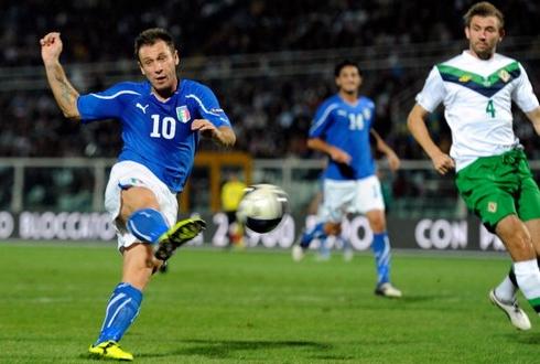 ASCOLTI TV DI MARTEDI 11 OTTOBRE 2011: RAI1 AL 24% CON LA NAZIONALE. SUPER BALLARO’ AL 18%. OGGI SPOSI AL 14.72%. PRODI SU LA7 SIGLA IL 4.20%