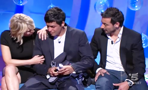 C’E’ POSTA PER TE: BELEN E LAVEZZI, EROI POSITIVI ‘SOLO’ PER MARIA