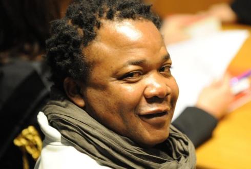 LA SFIDA DELLA DOMENICA: PATRICK LUMUMBA DALLA PANICUCCI, MENGONI E VIRNA LISI DALLA CUCCARINI, MARINI E FLORIS DALLA CABELLO