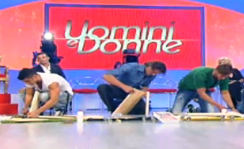 UOMINI E DONNE: MARIA FA SPESA ALL’IKEA PER IL TALENT SHOW DEL TRONISTA