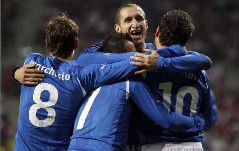 ASCOLTI TV DI VENERDI 11 NOVEMBRE 2011: LA NAZIONALE VINCE MA NON CONVINCE (22.15%), VISO D’ANGELO AL 16.03%. MALE CHIAMBRETTI BATTUTO DA CROZZA. RECORD PER AVANTI UN ALTRO