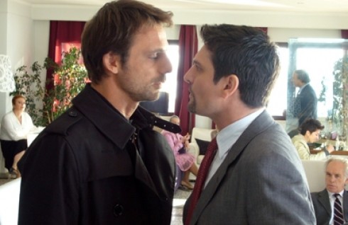 ASCOLTI TV DI MERCOLEDI 9 NOVEMBRE 2011: UN AMORE E UNA VENDETTA (18.2%) PREVALE SU PORTA A PORTA (15.5%). RISALGONO LE IENE, I PILASTRI DELLA TERRA MEGLIO DI COLIANDRO.