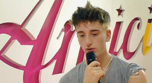 AMICI 11: UNA ‘VITA DI SCUOLA’ ANCORA ASSENTE APPRODA IN DAYTIME E FA LE PRIME VITTIME