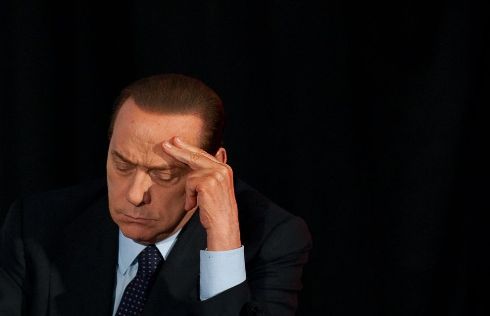 BYE BYE SILVIO: IL PREMIER SI DIMETTE, IN TV VA IN ONDA IL BERLUSCONI SCIO’